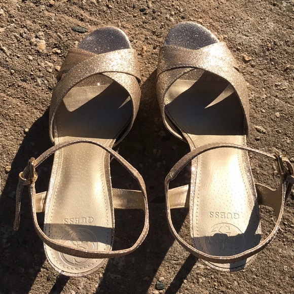 New in box Guess heels - Picture 2 of 8